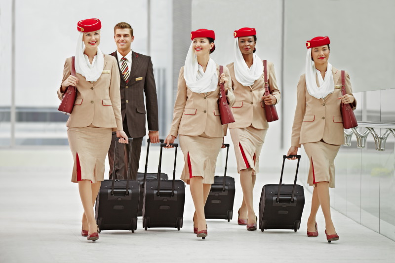 emirates stewardess egyenruha