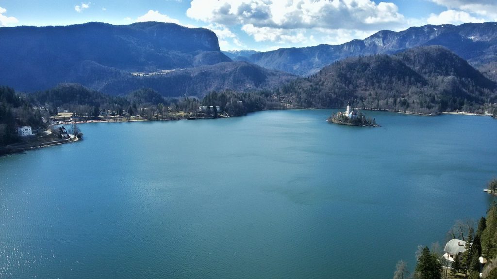 Látogass el a csodás Bledi-tó partjára a tavaszi szünetben!