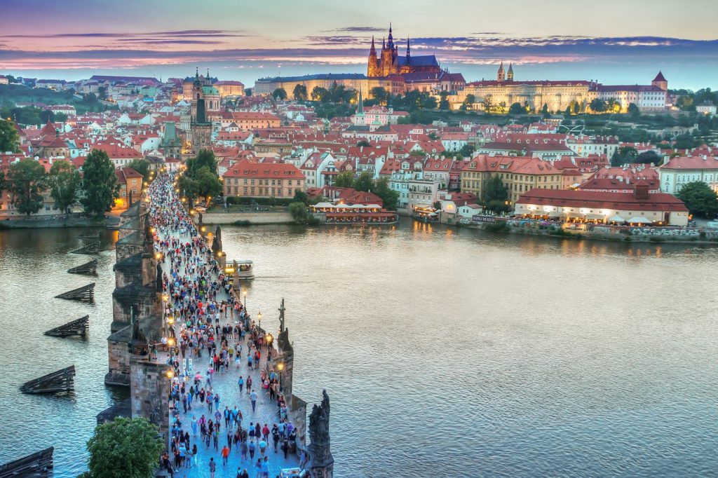 Hosszú hétvégén városlátogatás Prágában, 4 csillagos szállással és repülővel 55.400 Ft-ért!