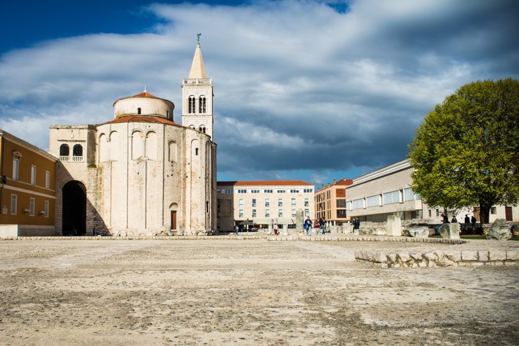 Hosszú hétvégés kikapcsolódás Zadarban, szállással és repjeggyel: 43.350 Ft-ért!