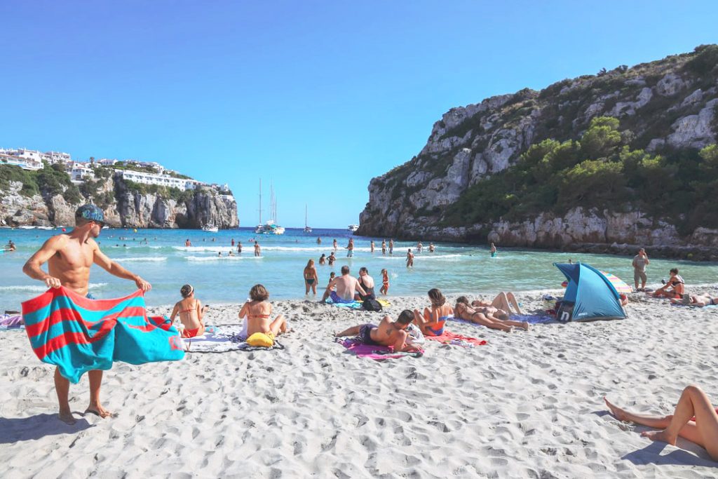 Nem bírsz már magaddal? Foglalj utazást jövő nyárra Menorcára remek áron!