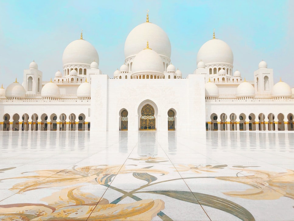 Irány a luxus: Egy hetes utazás Abu Dhabiba 104.880 Ft-ért!