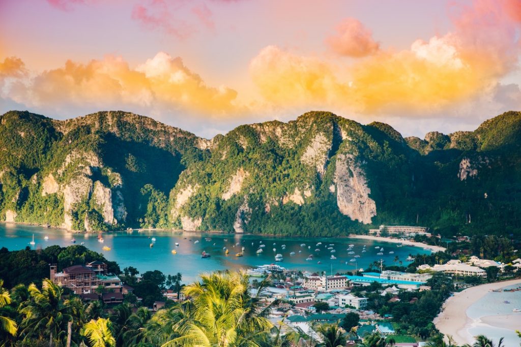 Thaiföld: 9 napos utazás Phuketre 4*-os hotellel, repülővel 297.000 Ft-ért!