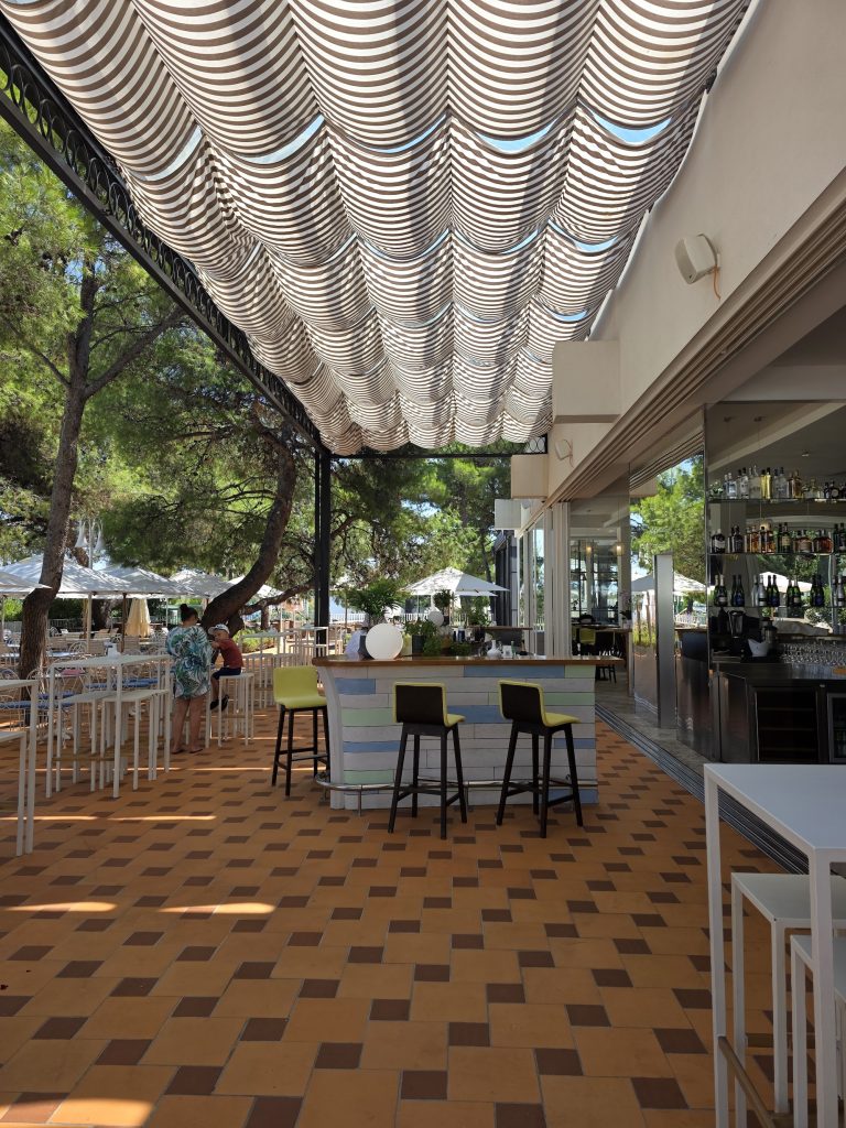 Hangulatos bár az Amadria Park Jakov hotelben