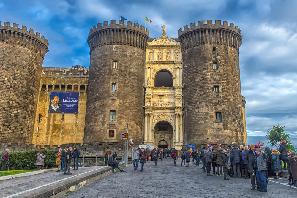 Castel Nuovo, történelmi látnivalók Nápoly kastélyában