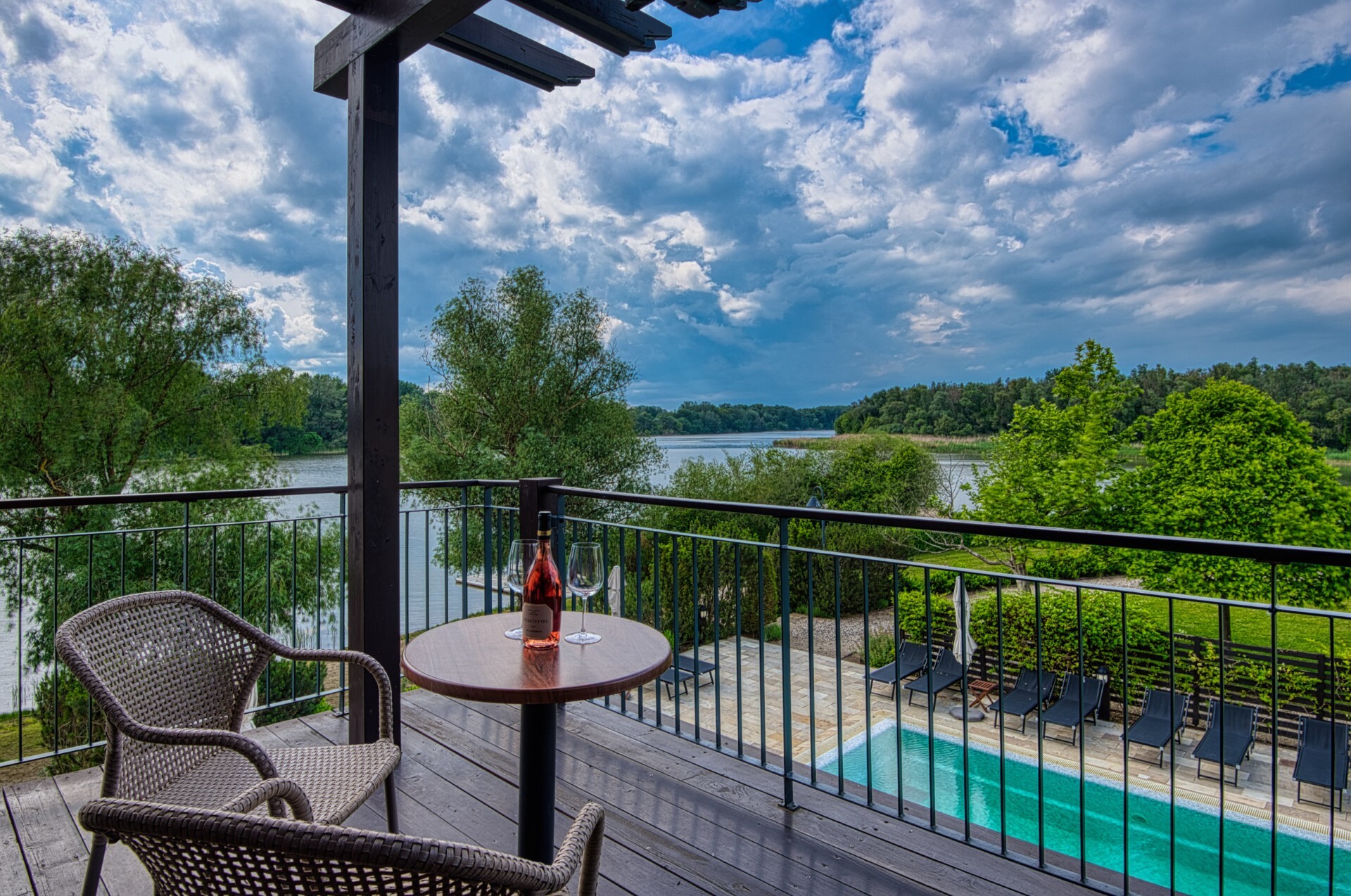 Tisza Balneum Hotel tóra néző lakosztálya