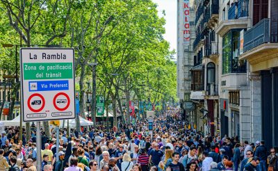 Barcelona visszacsábítaná a helyieket a folyton turistáktól nyüzsgő La Rambla-ra
