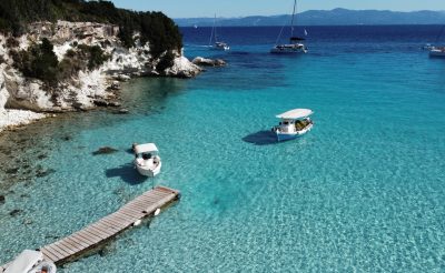 Egy hetes augusztusi nyaralás Korfun repülővel 3*-os medencés hotellel 108.400 Ft-ért!