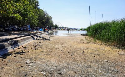 Szomorú fotókat kaptunk a Balatonról – jelentősen csökkent a vízszint