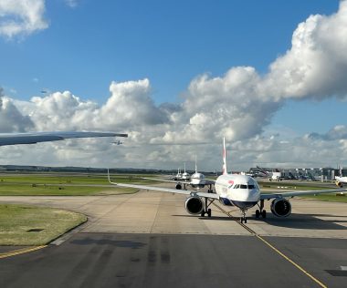 Tűz miatt ma éjfélig biztosan zárva tart a világ egyik legforgalmasabb reptere, a London Heathrow