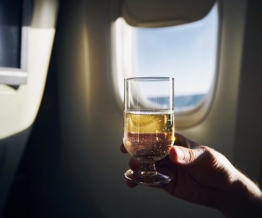 Ingyen sör és bor turistaosztályon? Ez a légitársaság meglépte