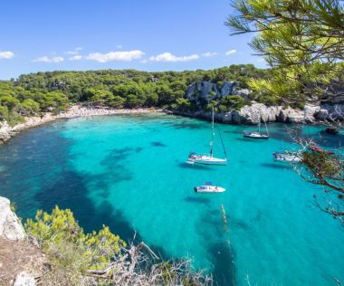 Retúr repülőjegy a kis Mallorcára, Menorcára 46.900 Ft-ért!