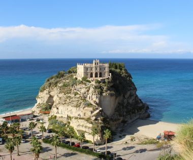 Régi kedvencetek: Egy hét nyaralás Olaszországban: Tropea, szállással és repjeggyel: 115.350 Ft-ért!